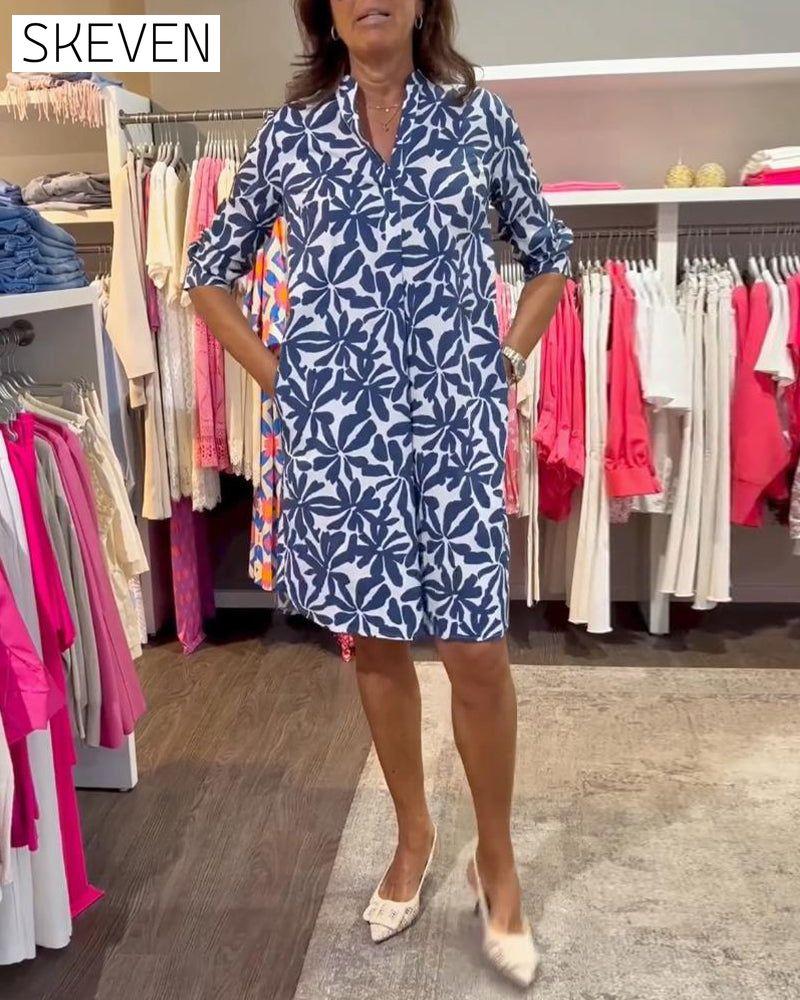 Bedrucktes Freizeitkleid oberhalb des Knies