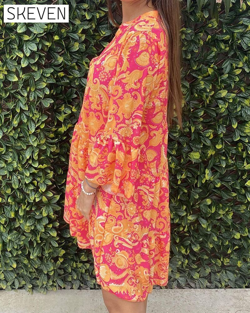 Kleid mit 3/4-Ärmeln und V-Ausschnitt