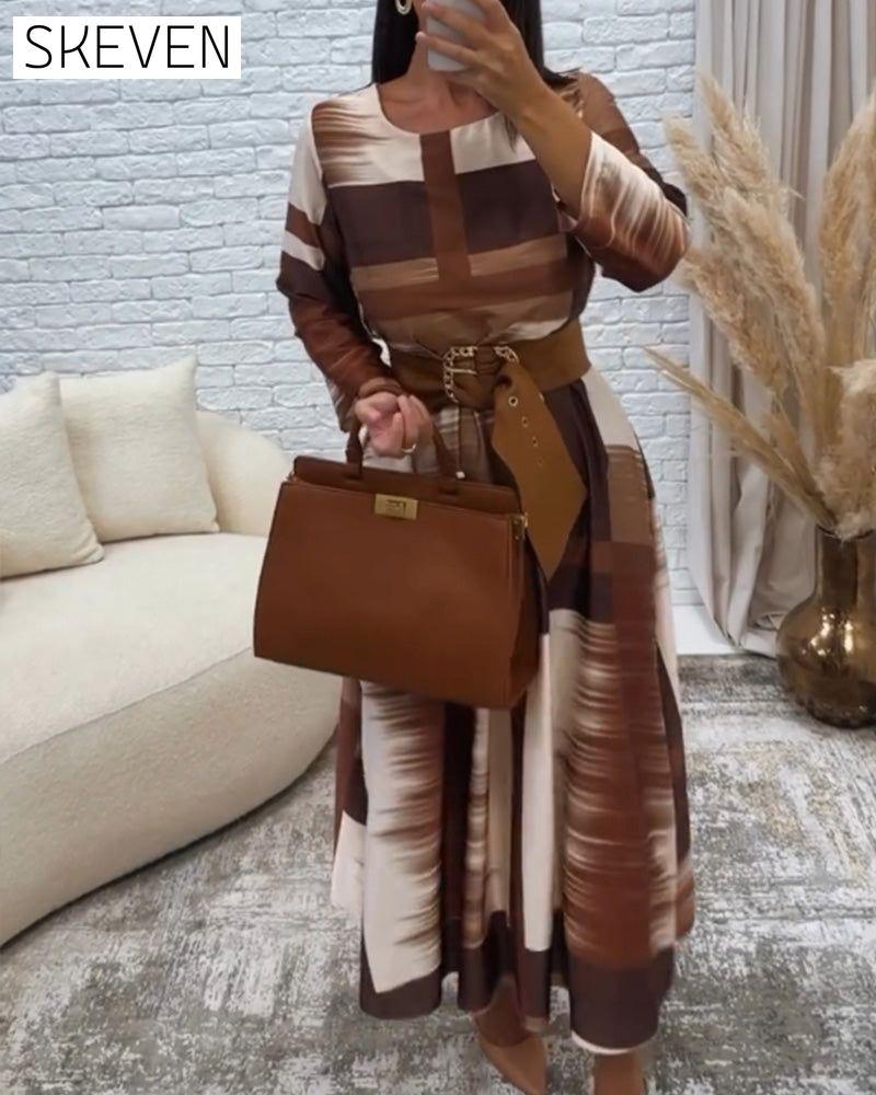 Retro-Kleid mit kontrastfarbenem Rundhalsausschnitt und langen Ärmeln