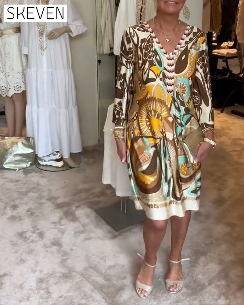Lässiges Kleid mit Retro-Print und V-Ausschnitt