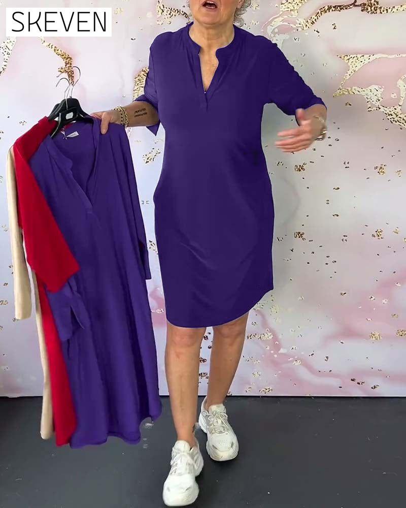 einfarbiges Kleid mit V-Ausschnitt