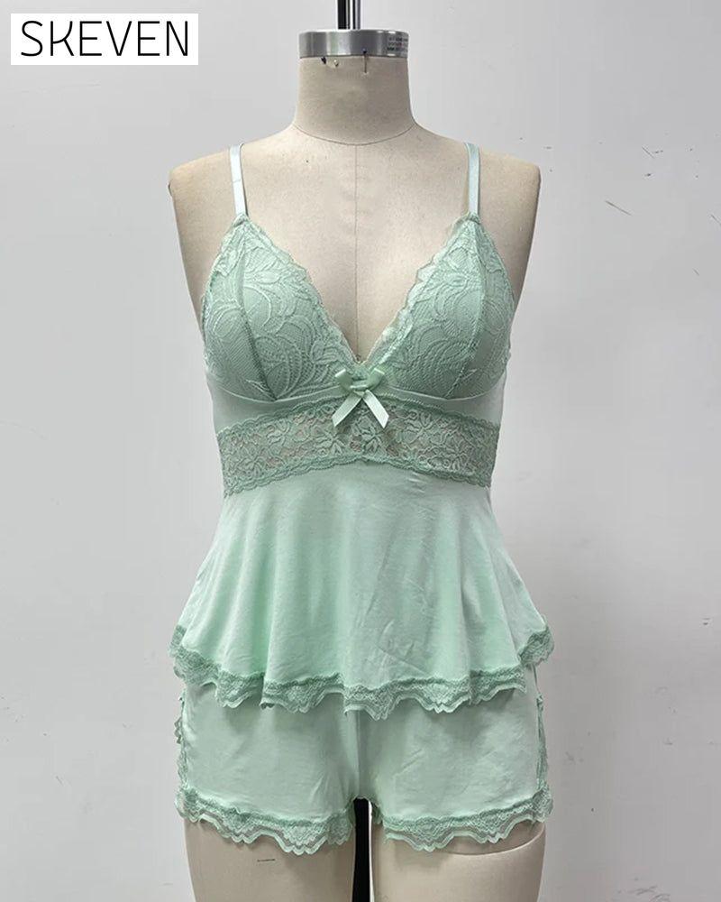 Schlafanzug-Set aus Spitzen-Top mit V-Ausschnitt und Shorts