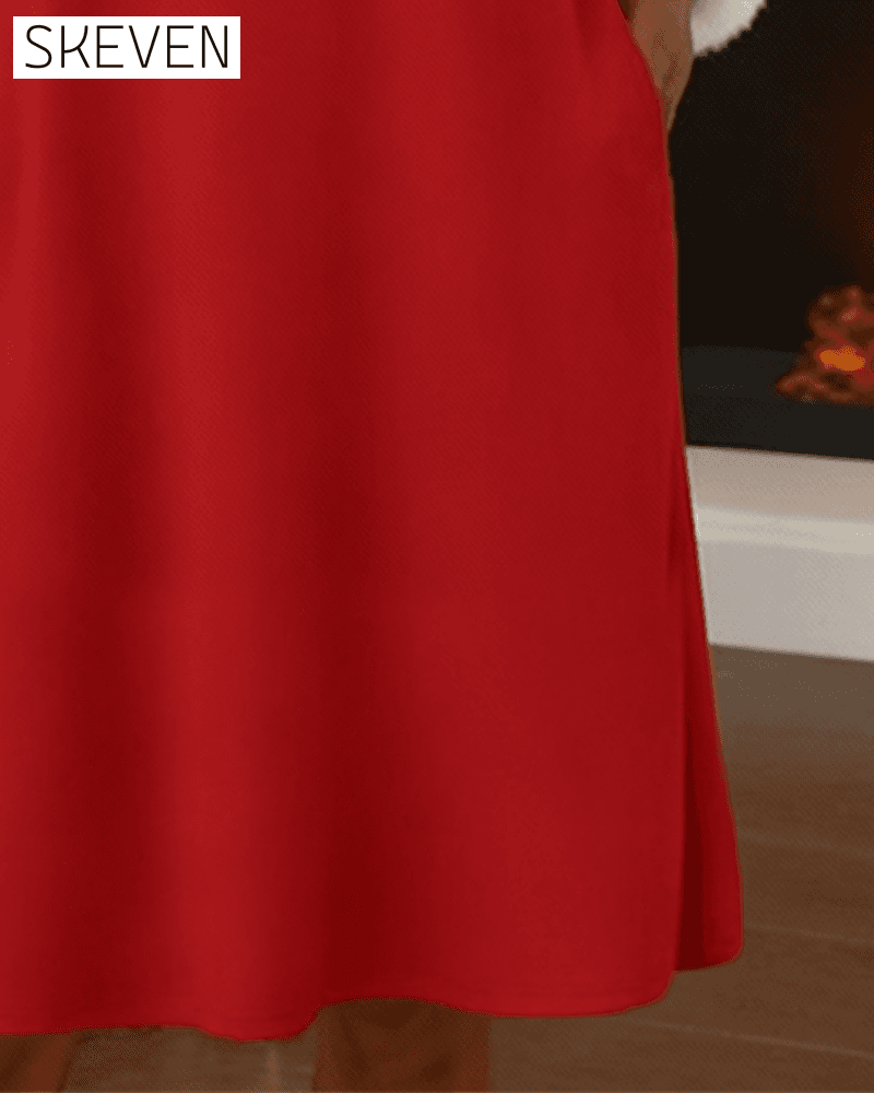 Pelzbesetztes Kleid mit V-Ausschnitt und Kontrastdetails
