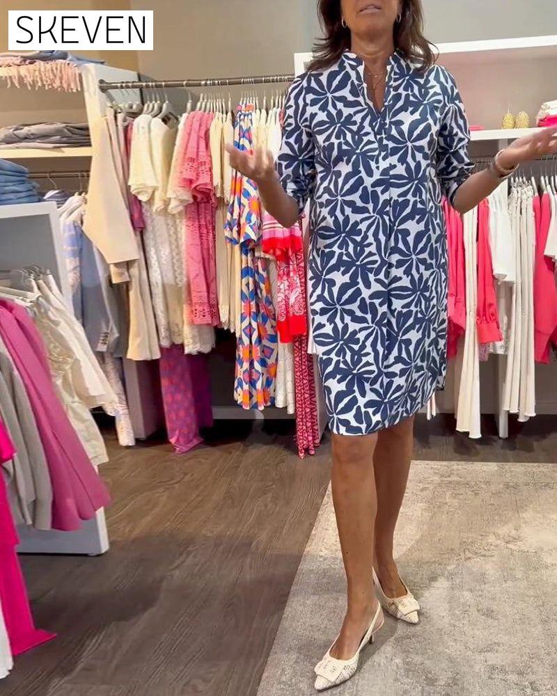Bedrucktes Freizeitkleid oberhalb des Knies