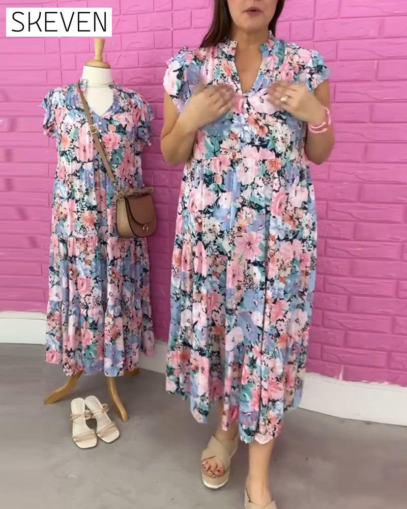 Lässiges Kurzarmkleid mit Blumenmuster und V-Ausschnitt