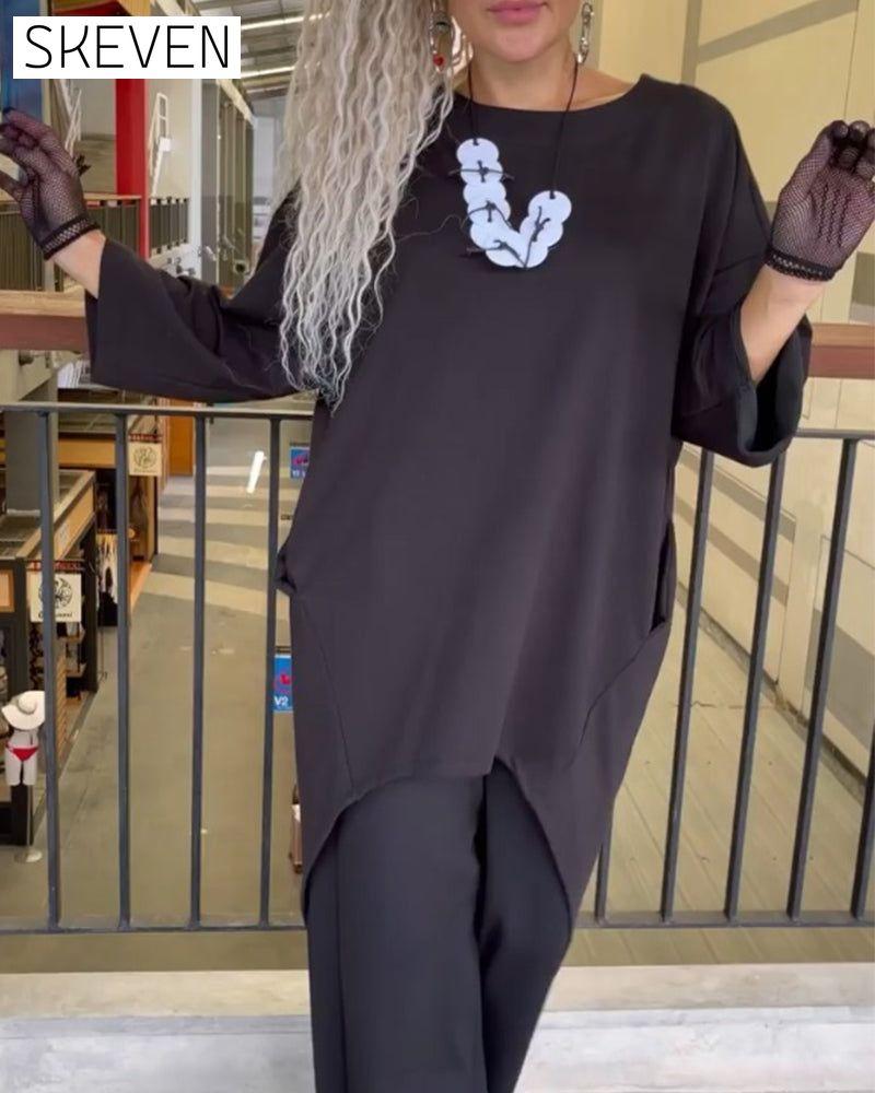 Loose-fitting long-sleeved top