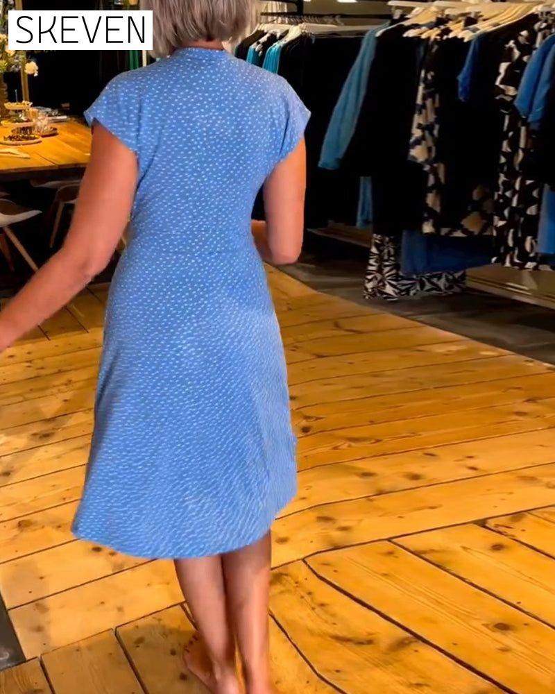 robe à pois à manches courtes et col en V