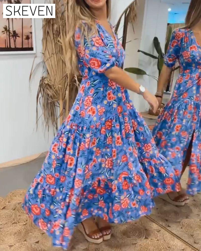 Kleid mit Rosenmuster und Schlitz