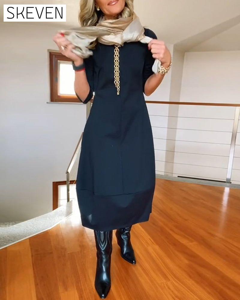 Elegantes, einfarbiges Kleid mit Rundhalsausschnitt und Taschen