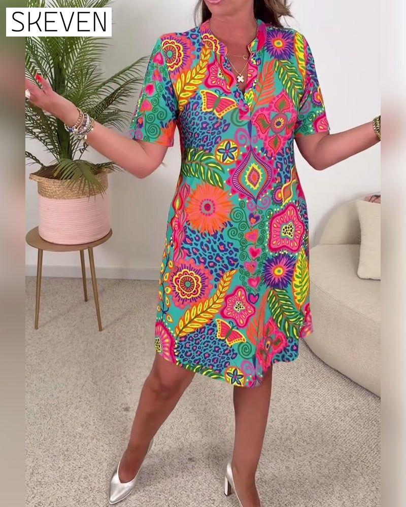 Modisches Kleid mit kurzen Ärmeln und Blumenmuster