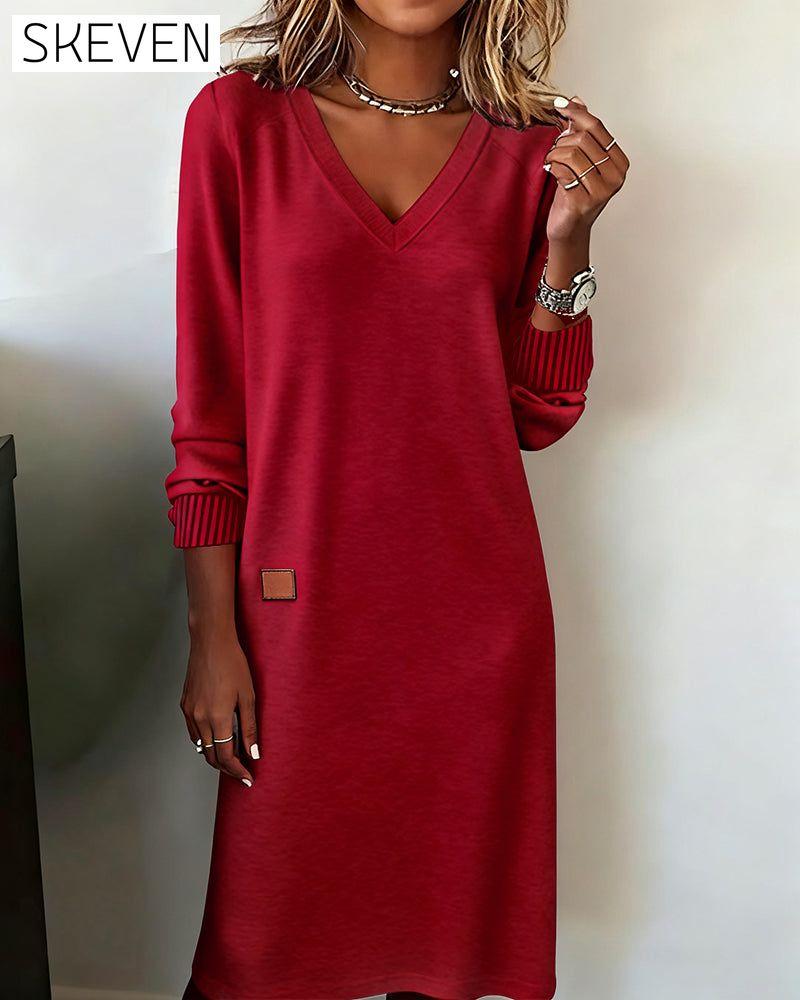 Stilvolles Strickkleid mit V-Ausschnitt