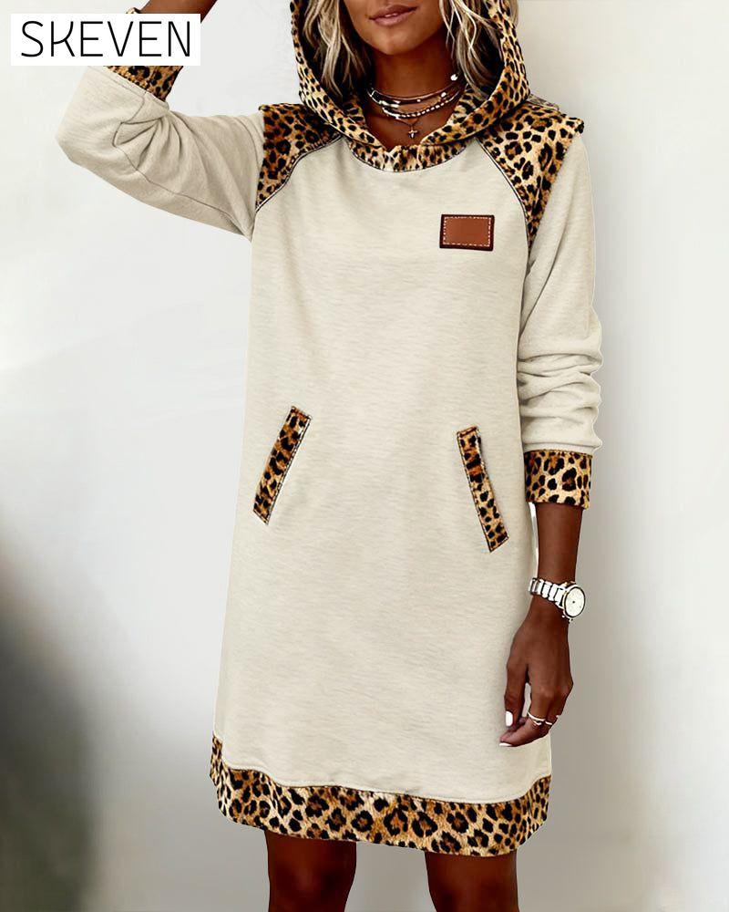 Robe décontractée à capuche et empiècements léopard