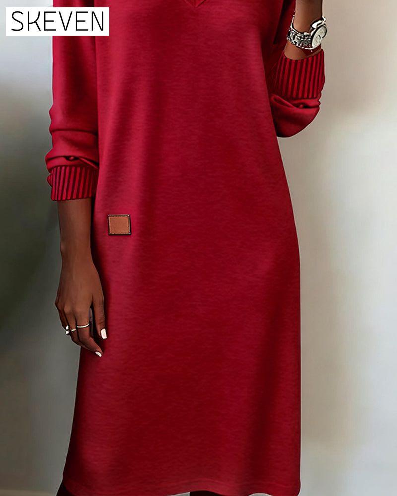 Stilvolles Strickkleid mit V-Ausschnitt