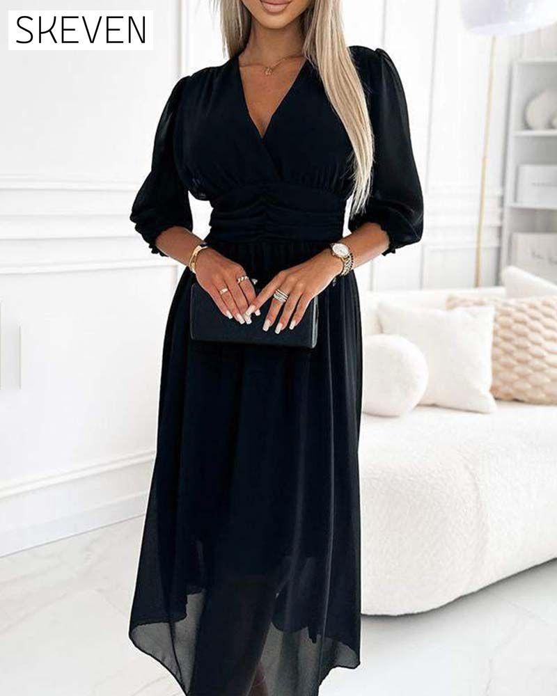 Taillenkleid in Unifarbe mit V-Ausschnitt
