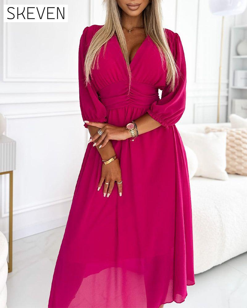 Taillenkleid in Unifarbe mit V-Ausschnitt