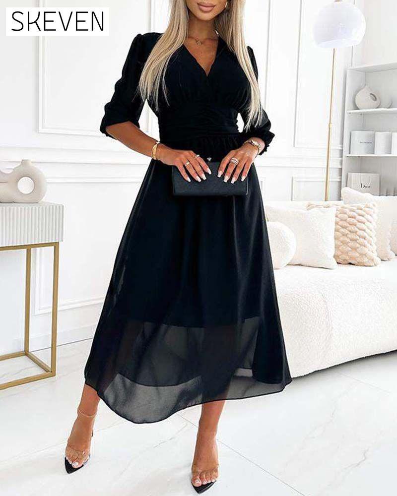 Taillenkleid in Unifarbe mit V-Ausschnitt