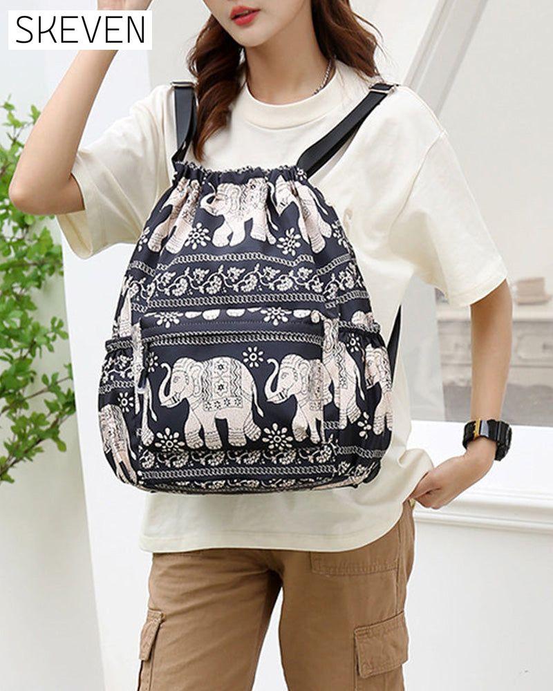 Schultertasche im Ethno-Stil mit Kordelzug