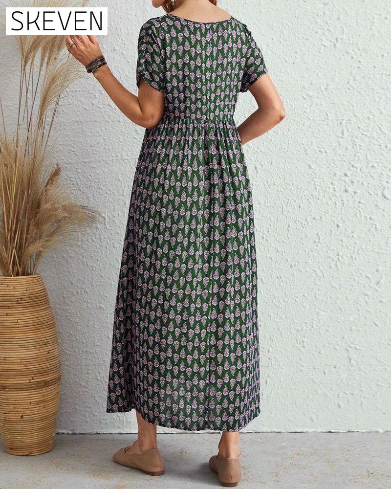 Langes Kleid mit V-Ausschnitt und kurzen Ärmeln