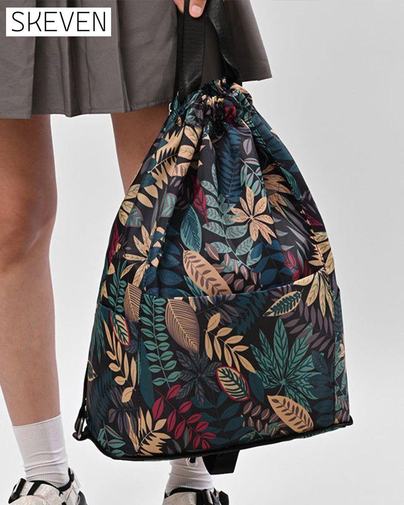 Schultertasche im Ethno-Stil mit Kordelzug