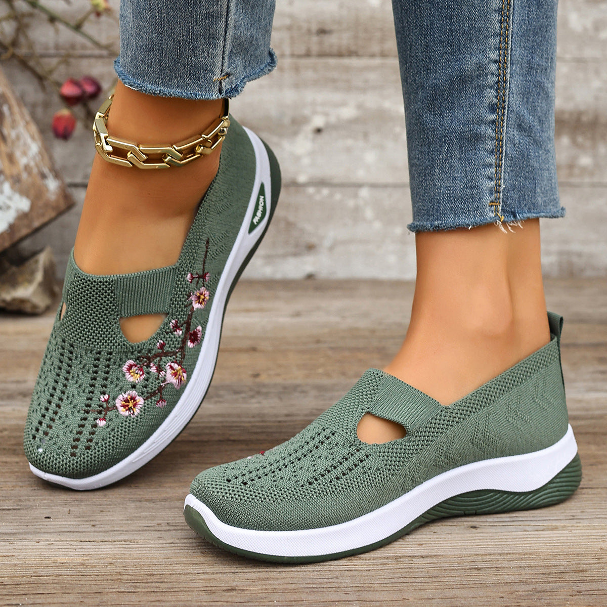 Low-cut Embroidered Breathable Casual Shoes