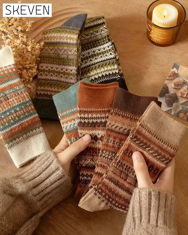 Socken im Retro-Ethno-Stil
