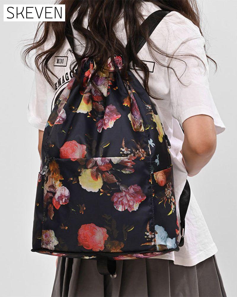 Schultertasche im Ethno-Stil mit Kordelzug