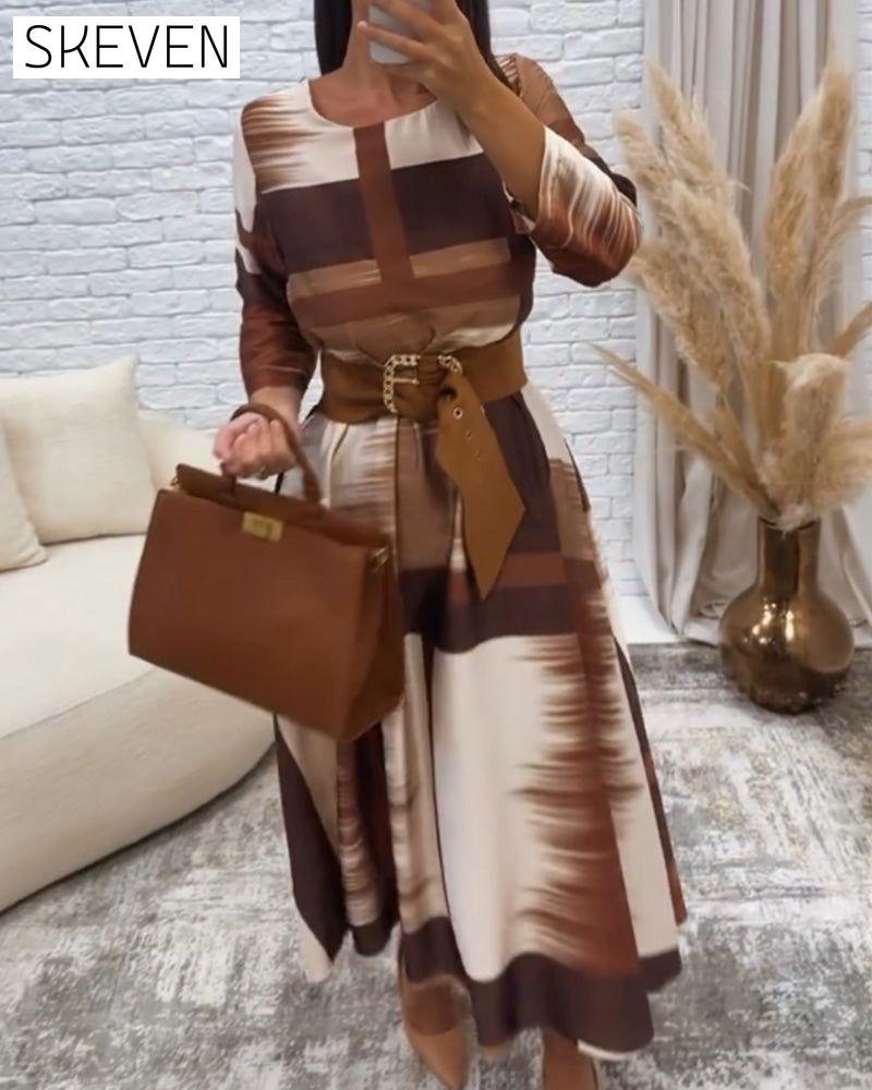 Retro-Kleid mit kontrastfarbenem Rundhalsausschnitt und langen Ärmeln