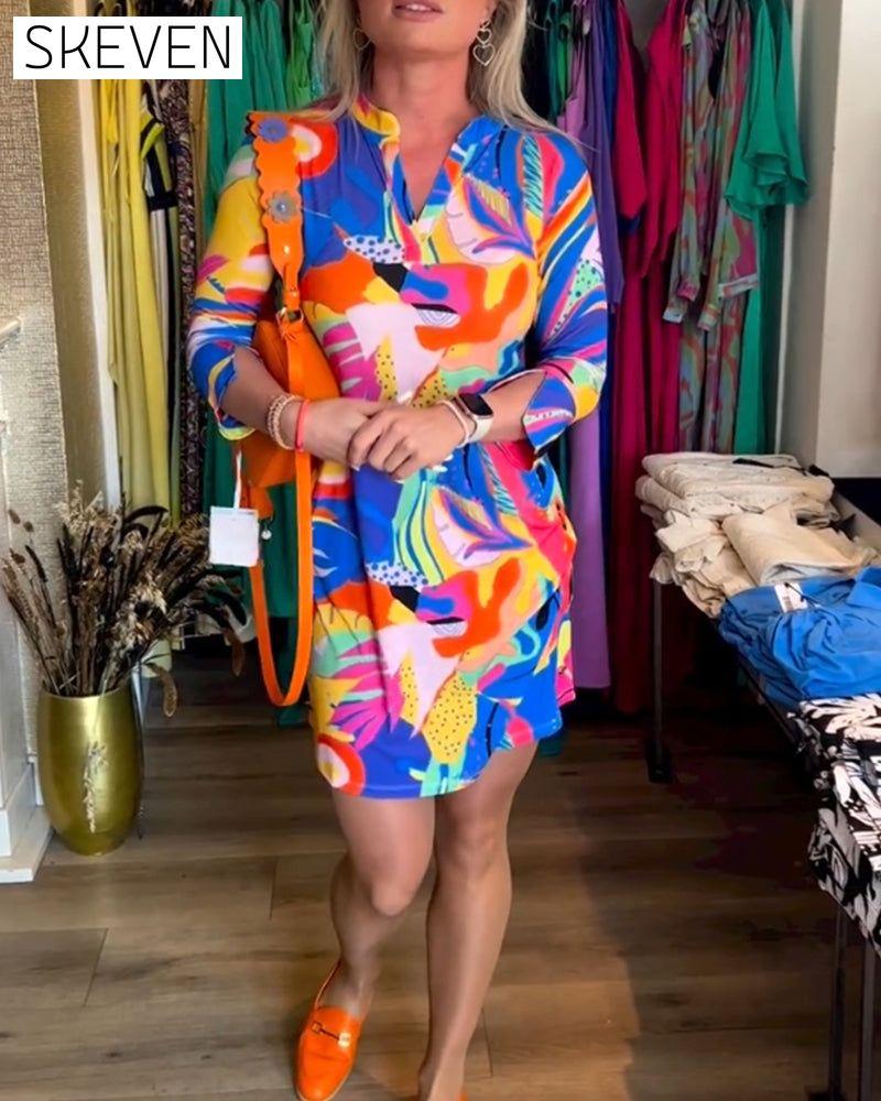 Robe imprimée colorée à col en V