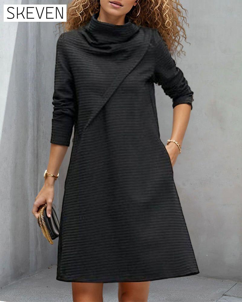 Couture-Kleid mit hohem Kragen und Taschen