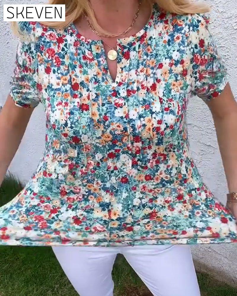 Kurzärmelige, plissierte Bluse mit Blumenmuster