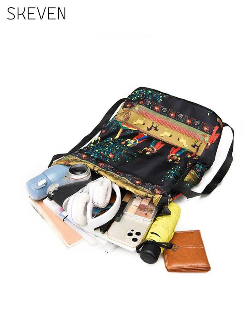 Schultertasche im Ethno-Stil mit Kordelzug