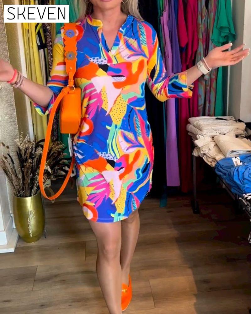 Robe imprimée colorée à col en V