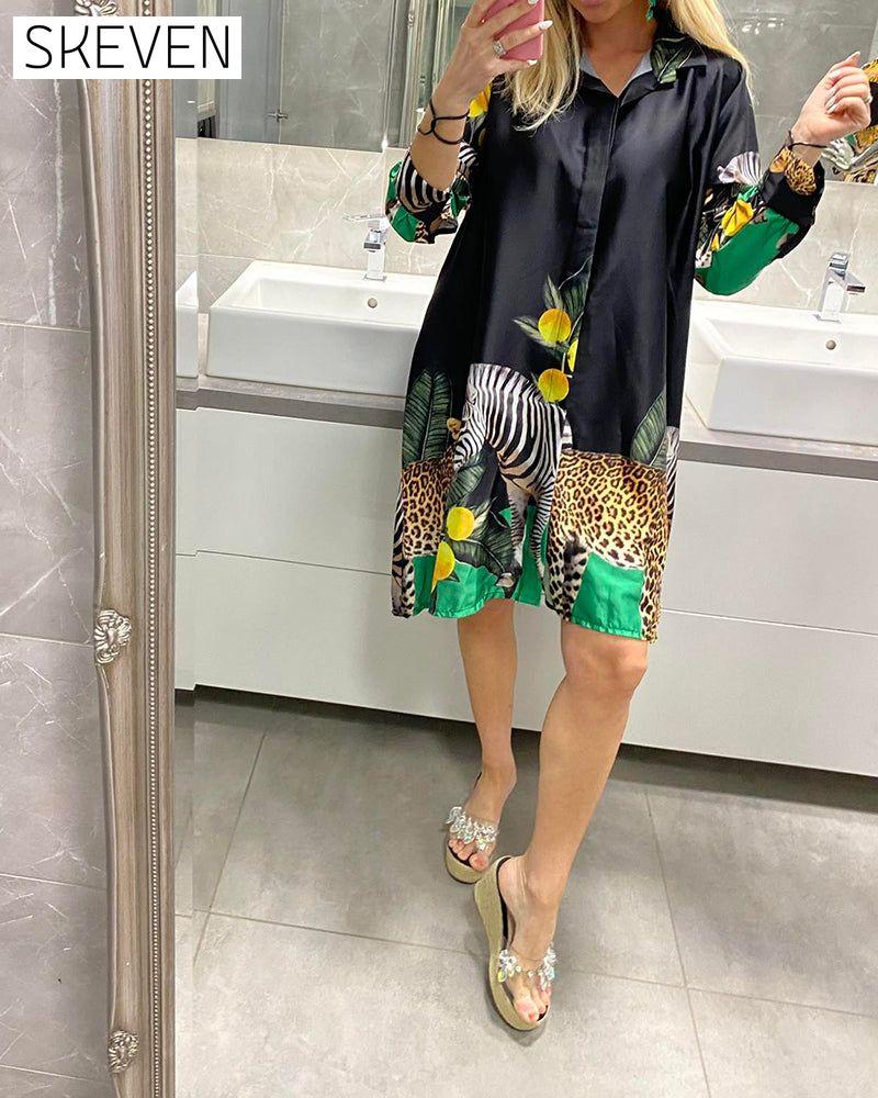 Locker geschnittenes Kleid mit Tigerprint
