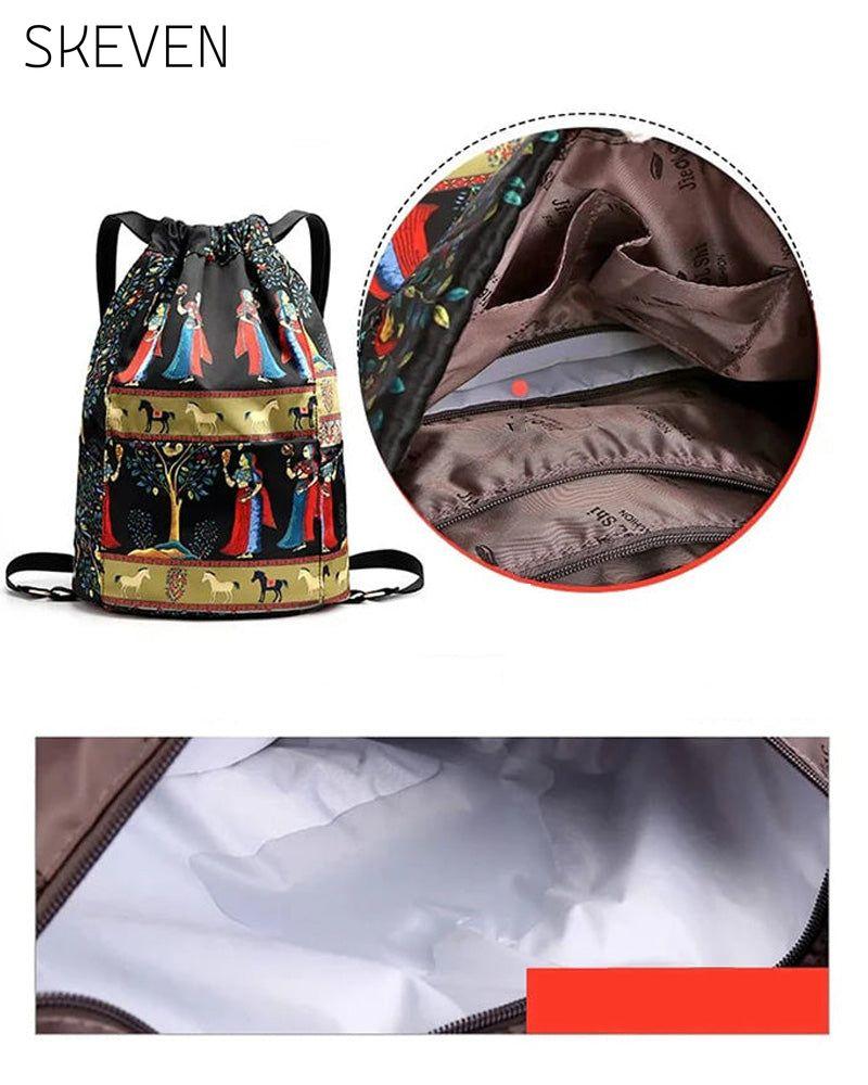 Schultertasche im Ethno-Stil mit Kordelzug