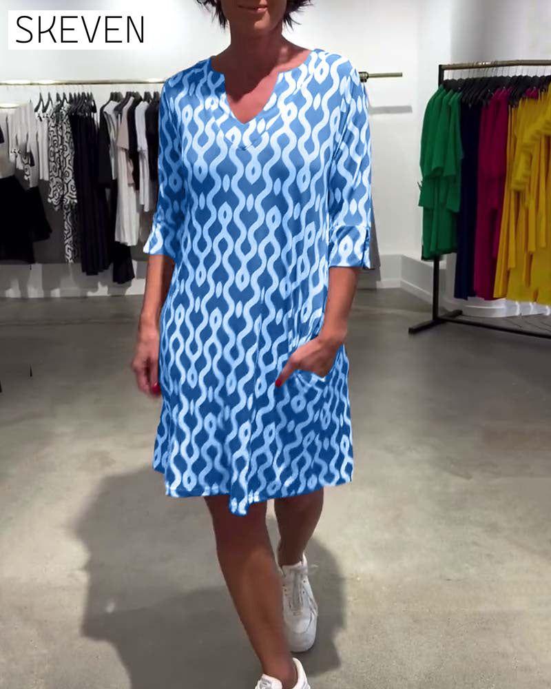 Bedrucktes Kleid mit Stehkragen, mittellang