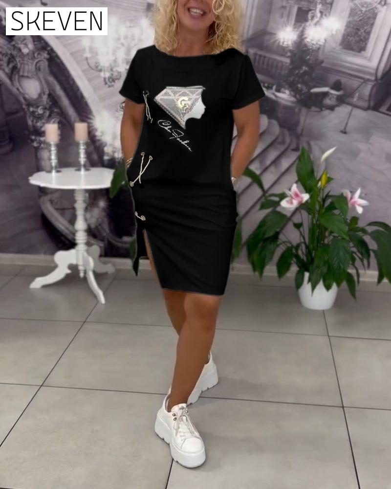 Bedrucktes, tailliertes Kleid mit Schlitz