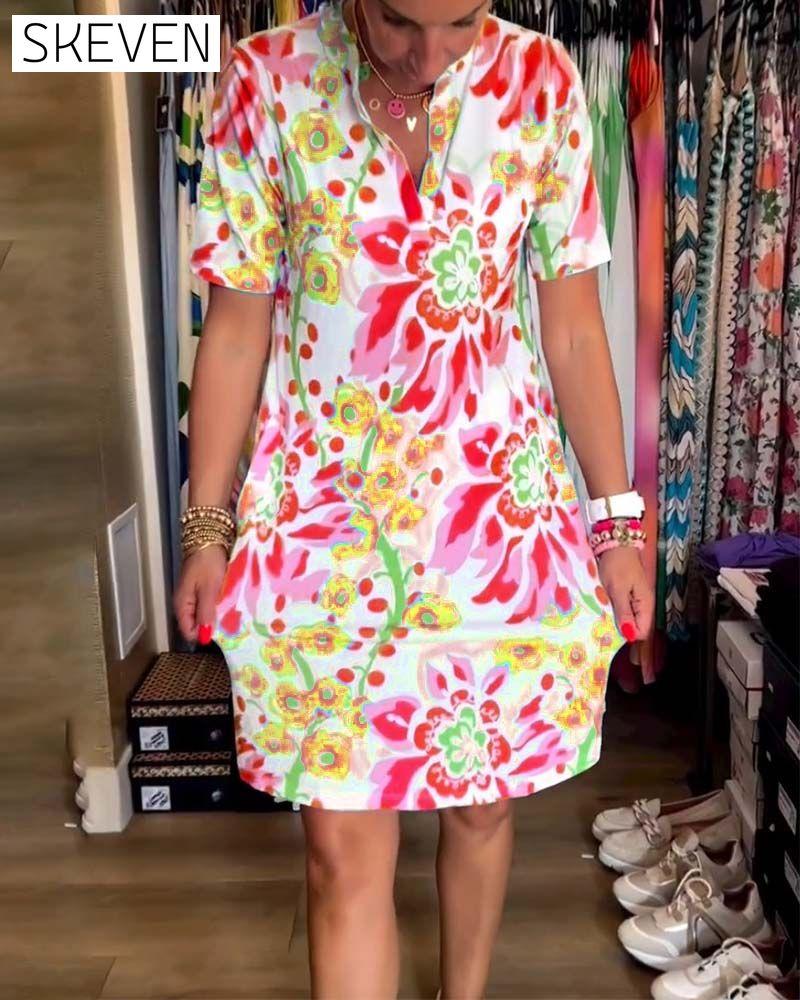 Short-sleeved floral V-neck dress