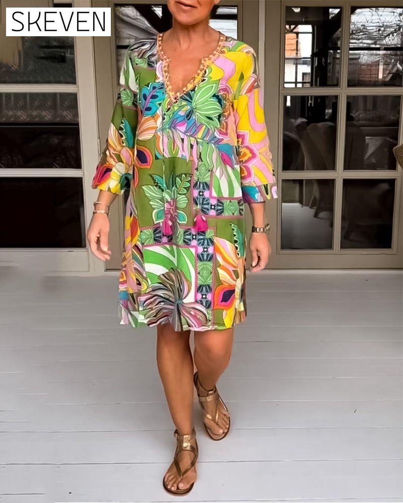 Freizeitkleid mit Blumen- und Grasmuster
