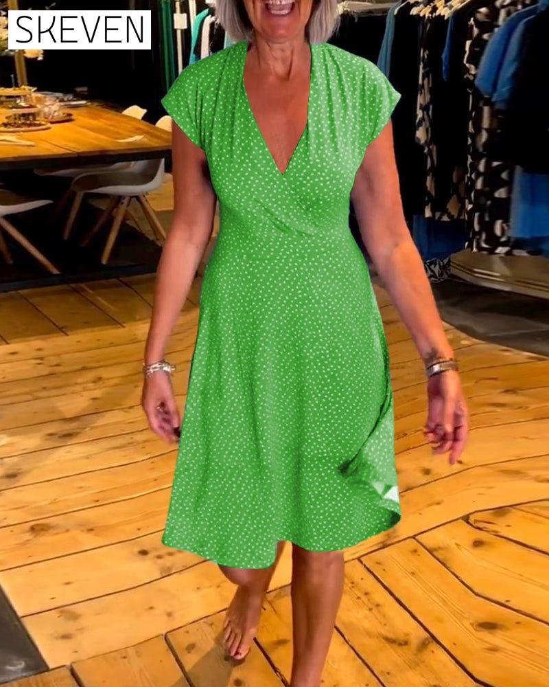 robe à pois à manches courtes et col en V