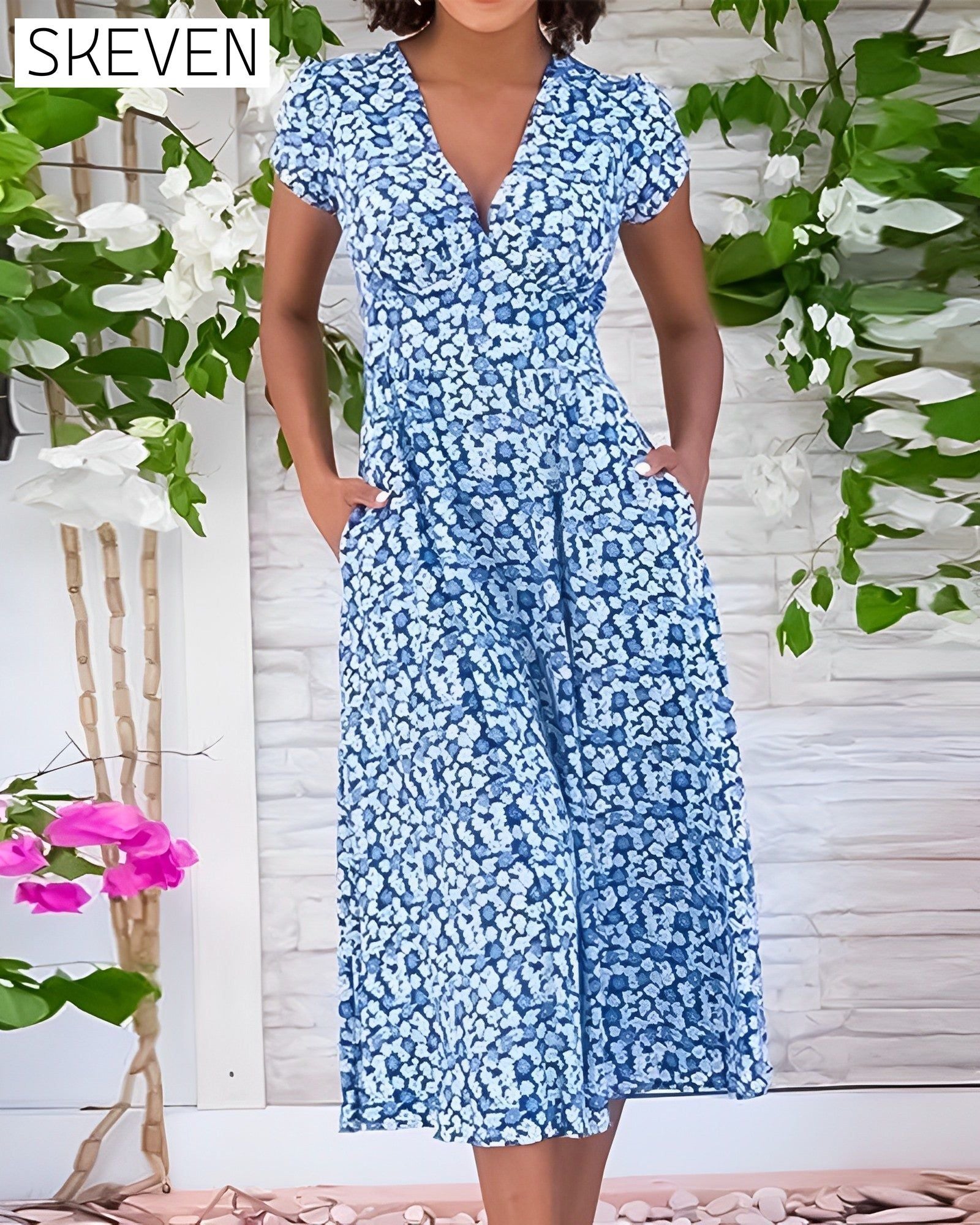 Kleid mit Blumenmuster und V-Ausschnitt