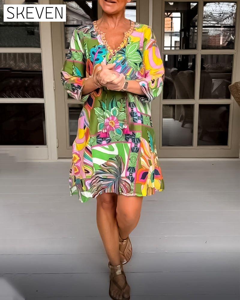 Freizeitkleid mit Blumen- und Grasmuster