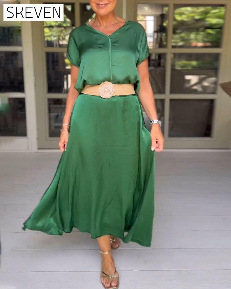 Grünes, elegantes Kleid mit Halsausschnitt (Gürtel nicht inbegriffen)