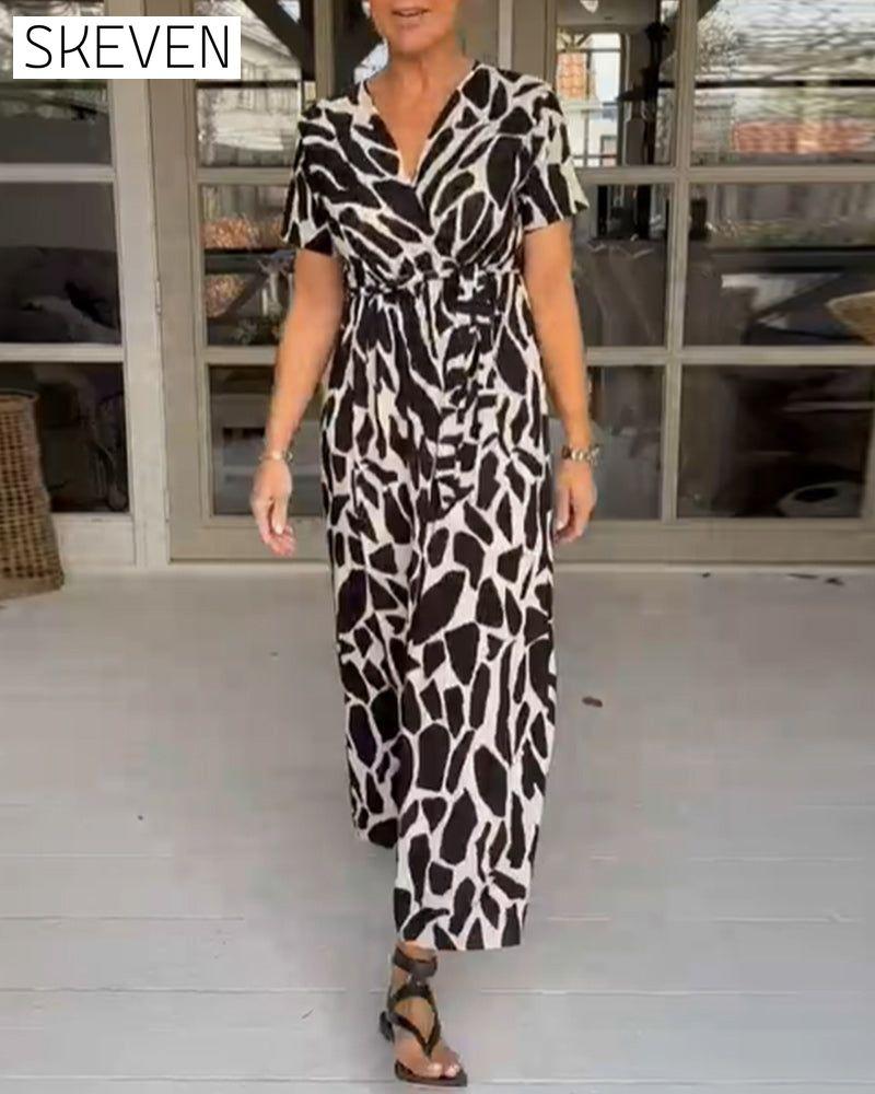 robe à manches courtes et col en V