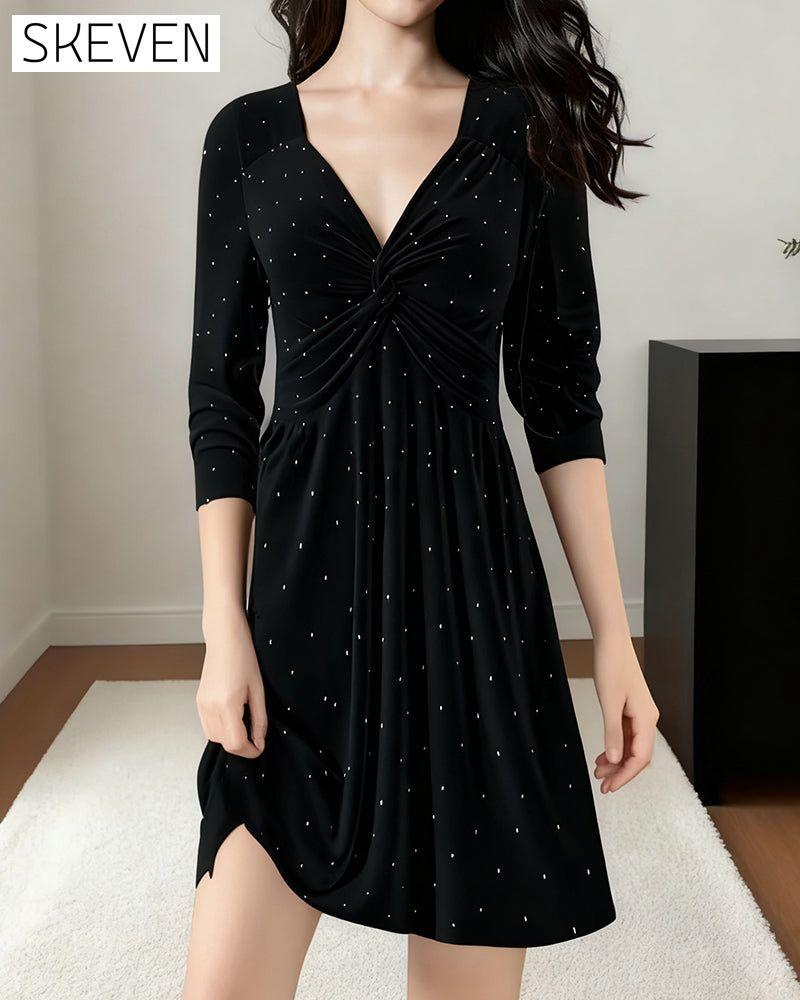 Elegantes Kleid mit Polka-Dots, V-Ausschnitt und Twist-Details