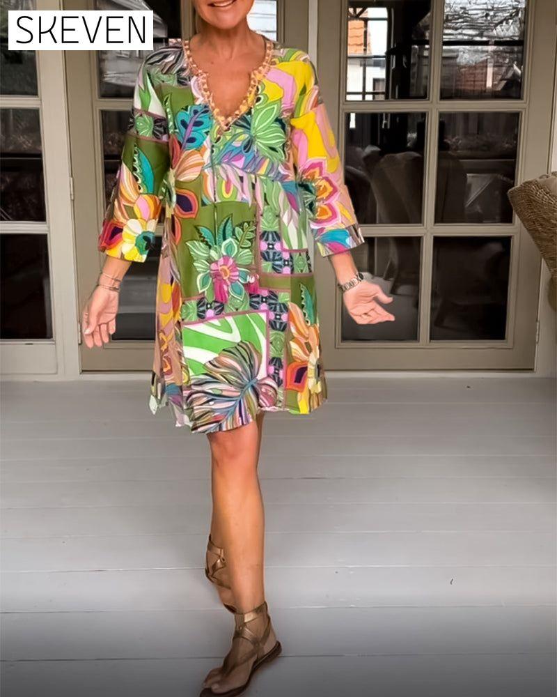 Freizeitkleid mit Blumen- und Grasmuster