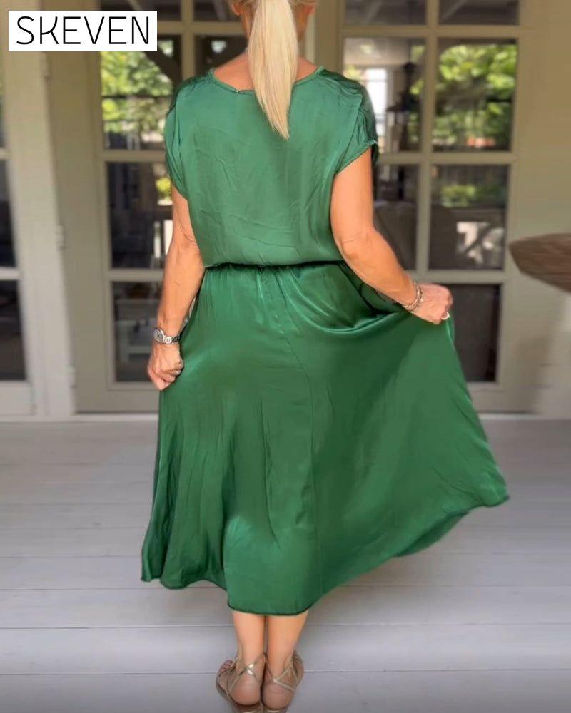 Grünes, elegantes Kleid mit Halsausschnitt (Gürtel nicht inbegriffen)