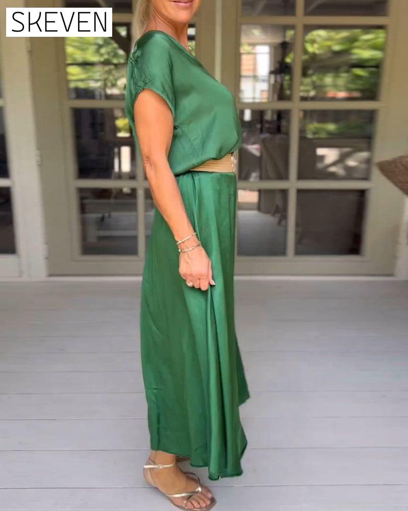 Grünes, elegantes Kleid mit Halsausschnitt (Gürtel nicht inbegriffen)