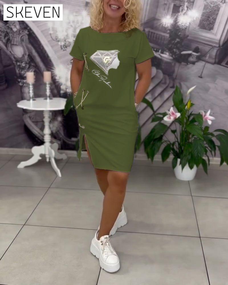 Bedrucktes, tailliertes Kleid mit Schlitz
