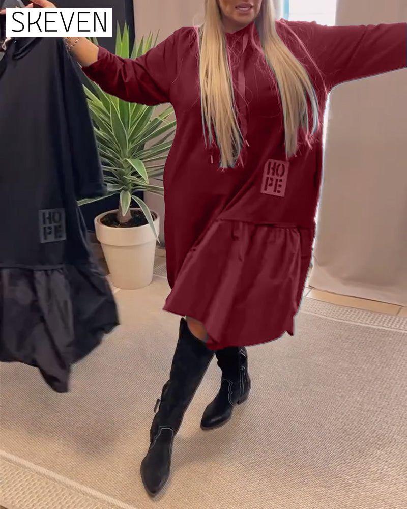 Langärmeliges, locker sitzendes Kapuzenkleid