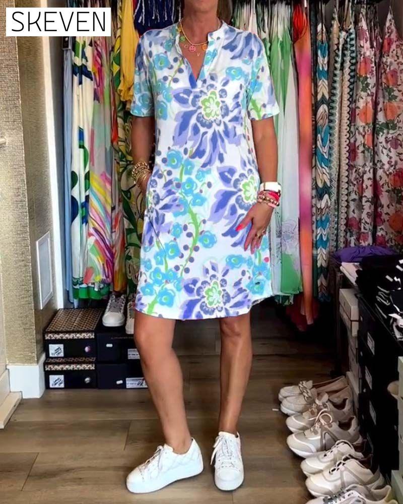 Short-sleeved floral V-neck dress